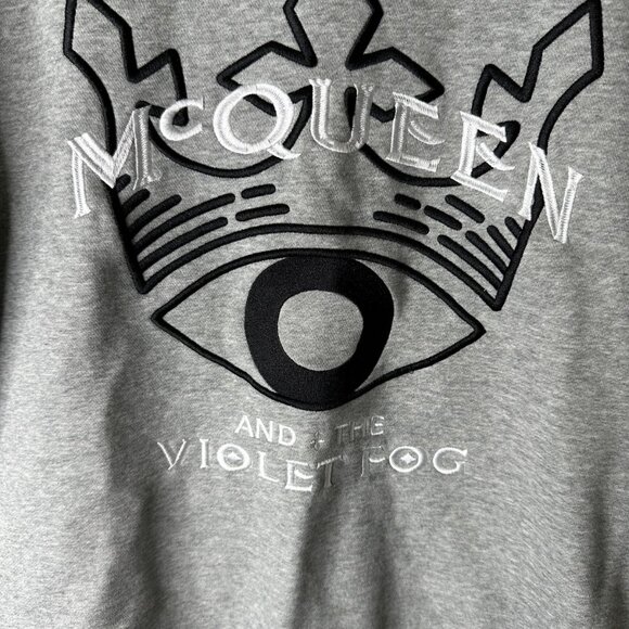McQueen and the Violet Fog Sweatshirt Mens Large Gray Crewneck Embroidered NWOT - Picture 2 of 8